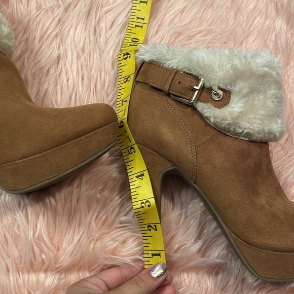 GBG Guess Tan High Heel Ankle Booties White Fur & Buckle Accent Heeled‎ Boots - Picture 8 of 9